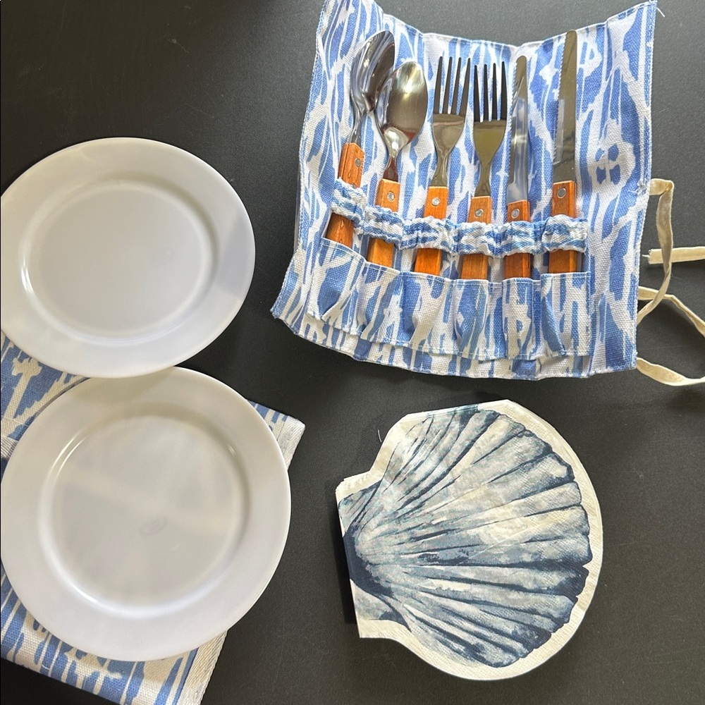 Picnic time wicker basket with utensils and glasses - Picture 6 of 7
